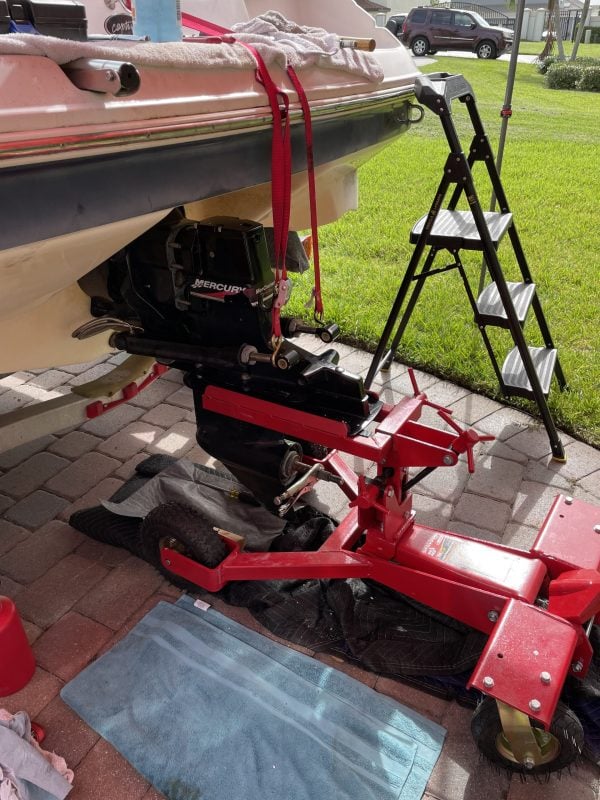 Sterndrive repair on a customer boat by Makin Waves